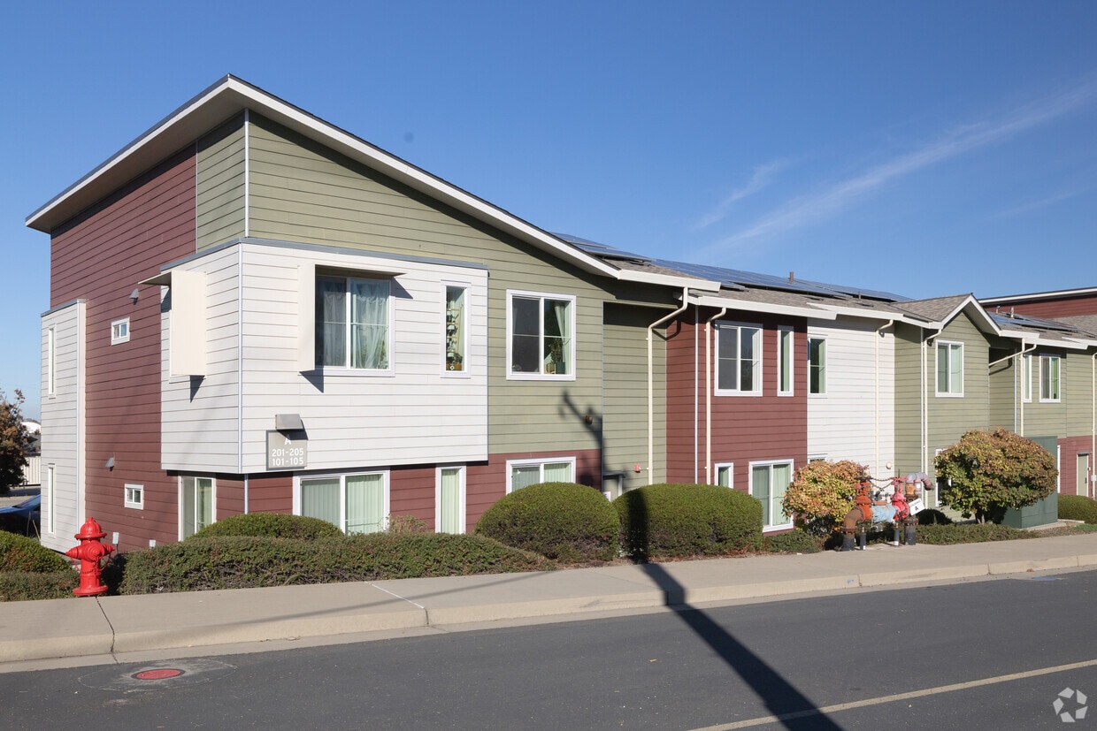 Primary Photo - Trailside Terrace