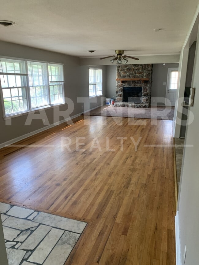 Foto del edificio - 3333 Carter Hill Rd