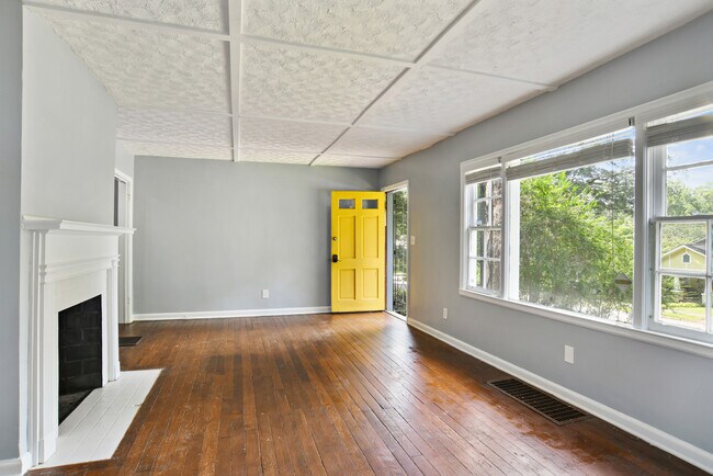 Foto del edificio - 716 Stokeswood Ave SE