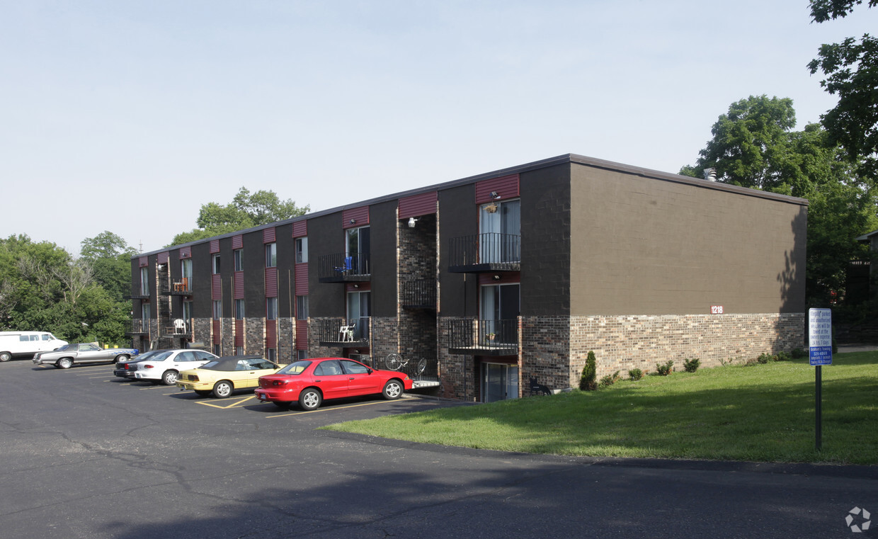 Primary Photo - University Village Apartments