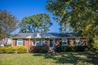 Building Photo - 9360 Brentwood Dr