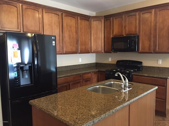 Foto del edificio - 14558 W Port Royale Ln