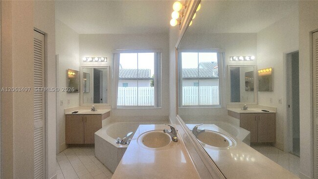 Building Photo - 924 Falling Water Rd