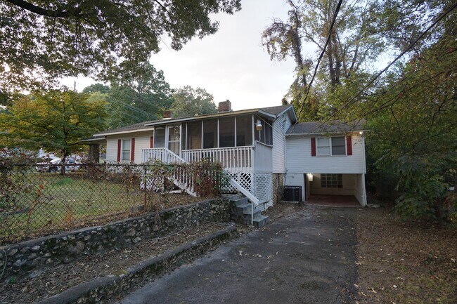 Building Photo - 1194 Birmingham St