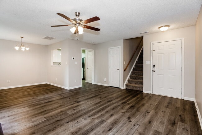 Building Photo - 120 W Walnut Ave