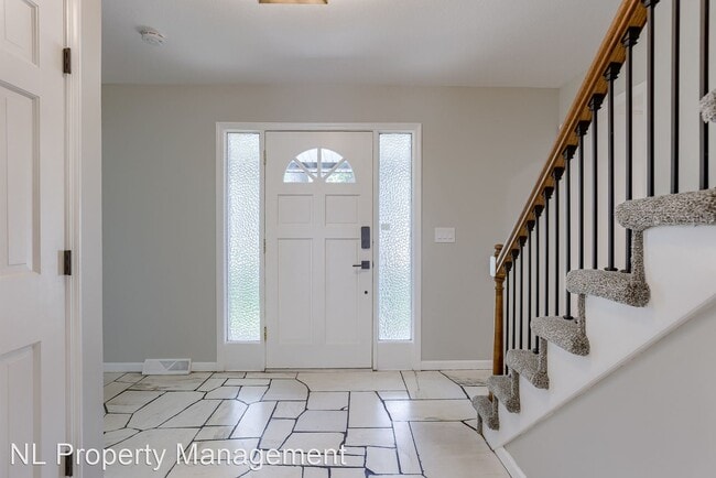 Building Photo - 4 br, 2.5 bath House - 1335 S 133rd St.