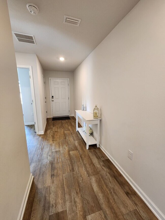 Building Photo - Perfect condition! Amazing location! Beaut...