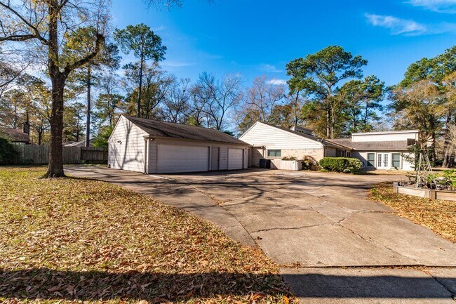 Foto del edificio - 615 N Hyannis Port St