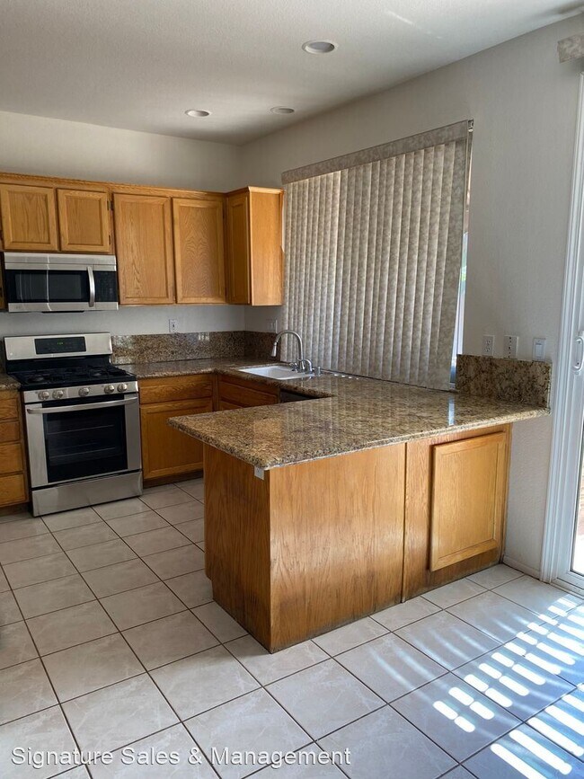 Foto del edificio - 4 br, 3 bath House - 27314 Barcelona Drive
