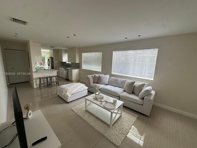 Foto del edificio - 9464 Abbott Ave