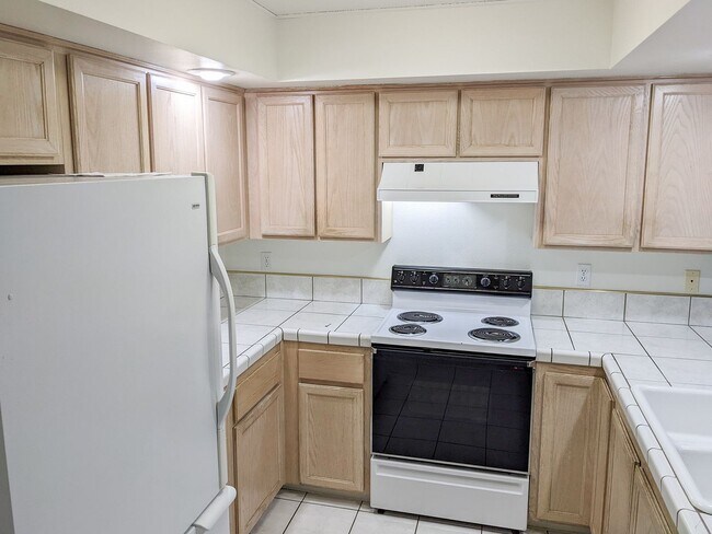 Building Photo - 2205 Crestview Dr S