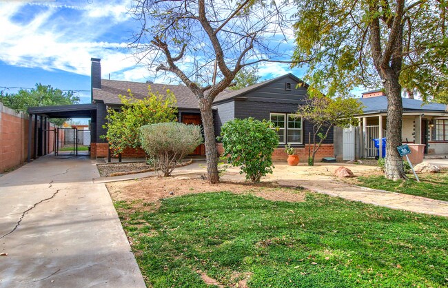 Building Photo - 2 Bedroom Single Family in Phoenix