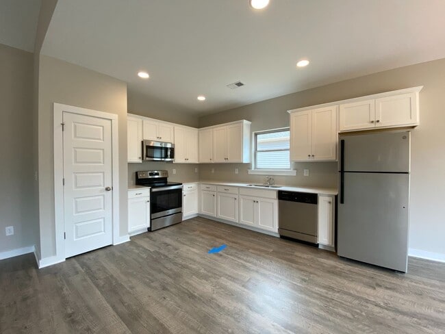 Building Photo - 65 Red Oak Ct