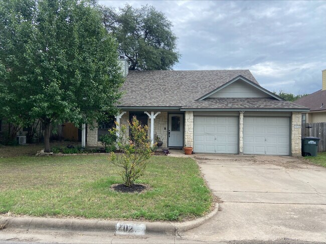 Foto del edificio - 702 Spring Hollow Dr
