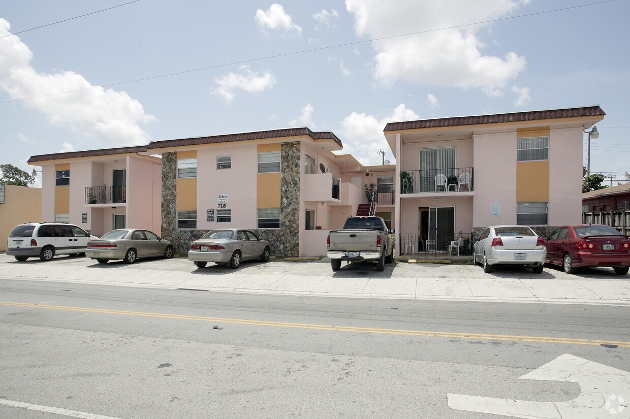Building Photo - Rebera Apartments