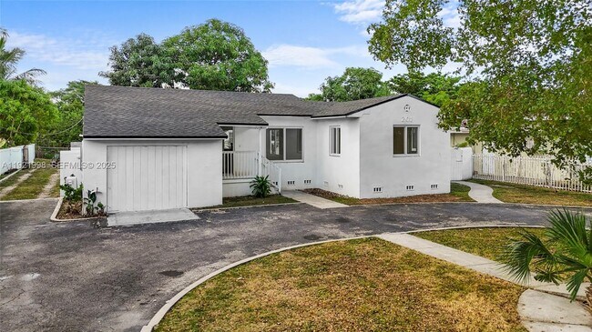 Foto del edificio - 201 S Biscayne River Dr