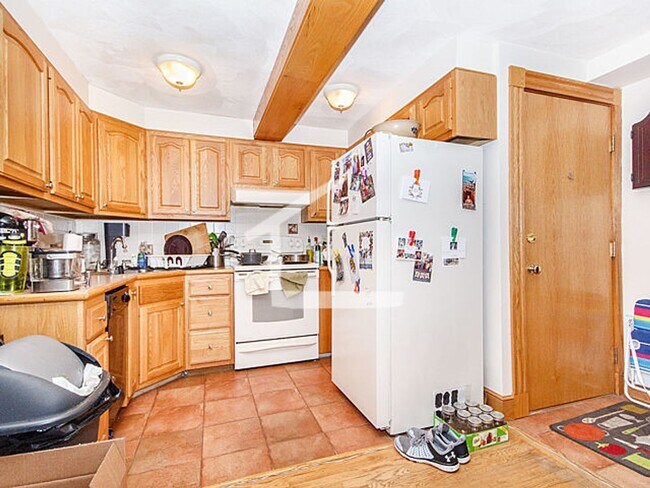 Building Photo - Nicely renovated 1 bed in the heart of Beacon Hill!