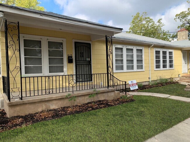 Building Photo - 819 San Antonio Ave