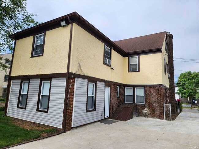 Building Photo - 21 Nassau Pl