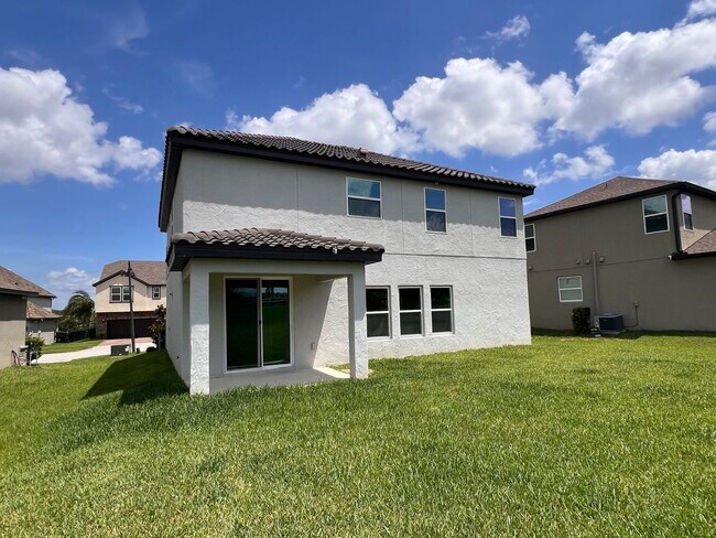 Building Photo - Spacious 4 bedroom, 2.5 bathroom house, no rear neighbors