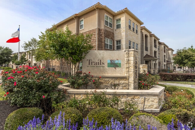 Building Photo - Trails at Lake Houston