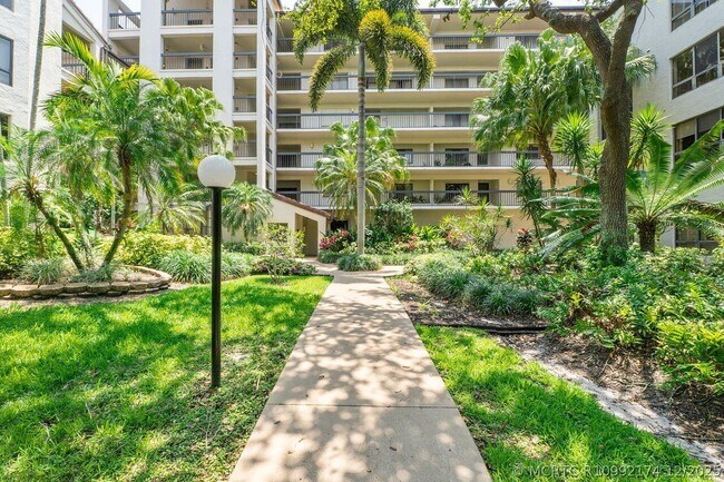 Building Photo - 500 Ocean Trail Way