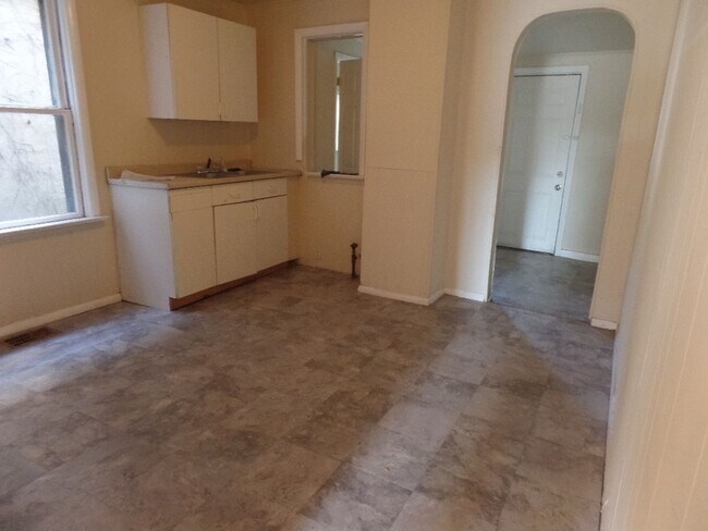 Foto del edificio - 2 Bedroom House w/ washer and dryer hook up