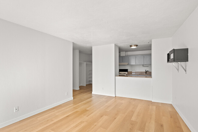 Building Photo - 3050 Rue D’Orleans
