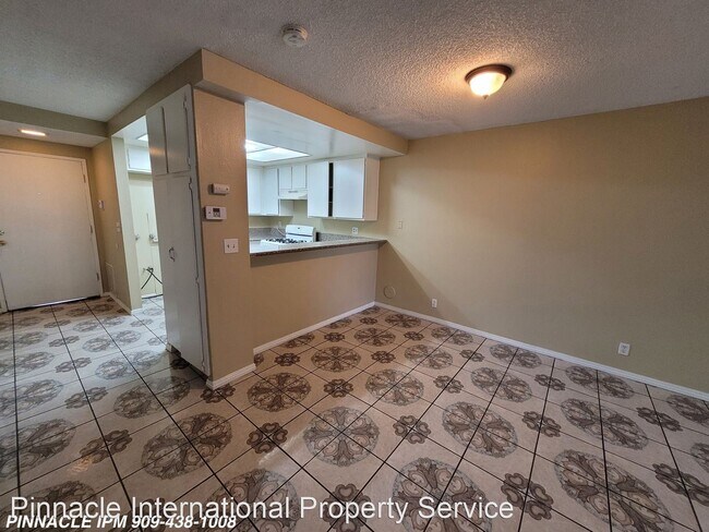 Building Photo - 2 br, 1 bath House - 959 S. Mountain Avenue
