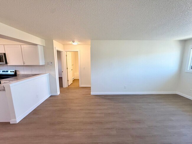 Building Photo - 4950-4956 Basswood Drive
