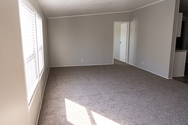 Building Photo - 120 Parma Ct