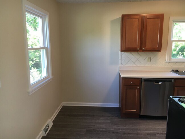 Building Photo - **2-BEDROOM HOME IN NORTH COLUMBUS!!**