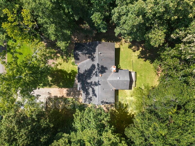Building Photo - 50 Woodland Trce