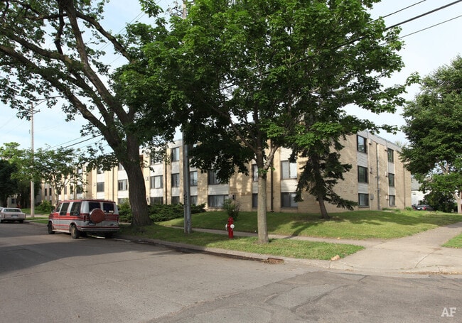 Building Photo - 912 21st Ave S