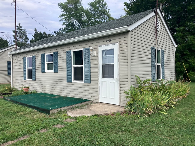 Building Photo - 1305 E Vandalia Rd