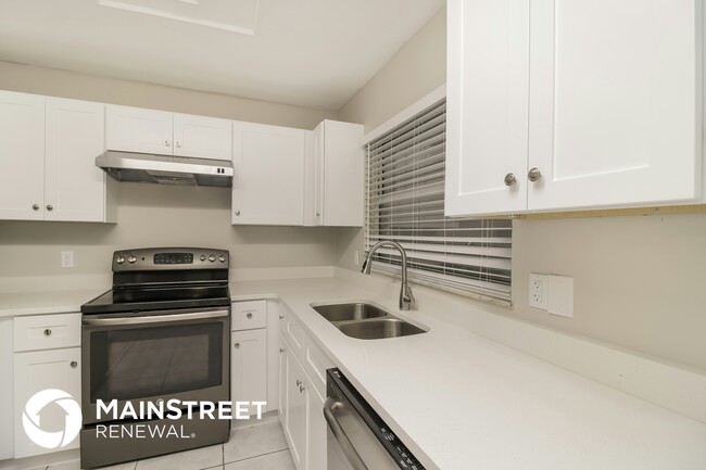 Building Photo - 215 Lochmond Dr