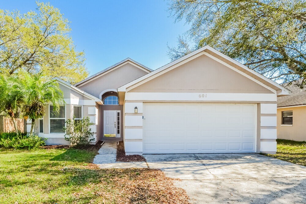 Primary Photo - 601 Spinnaker Way