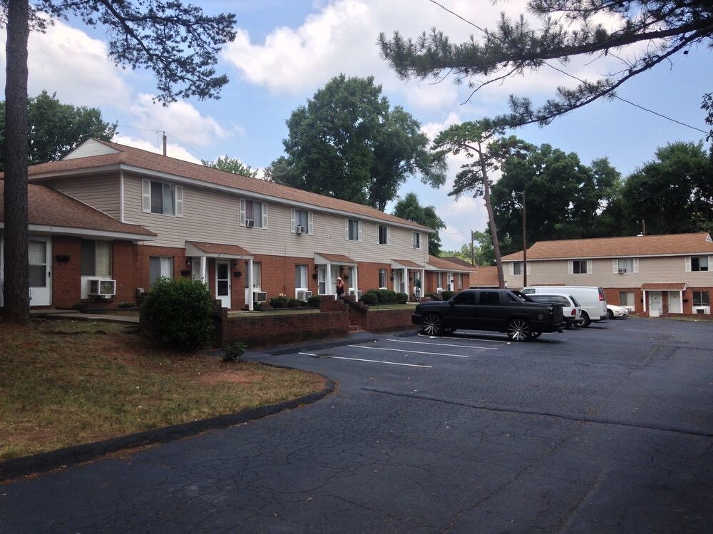 Foto principal - 2 BR Town-home