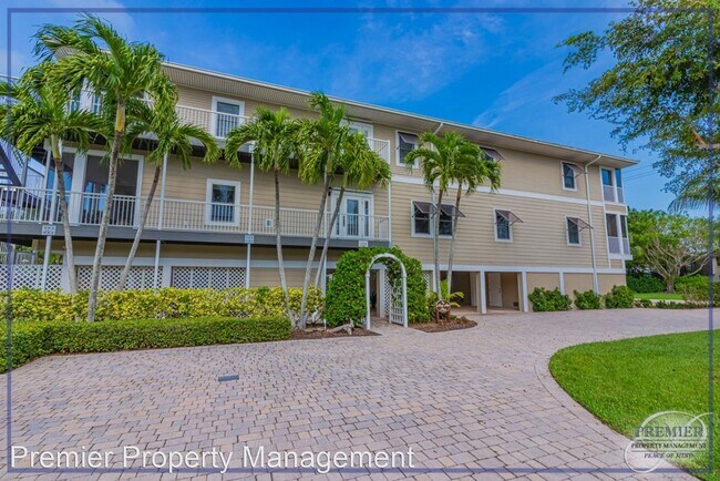 Foto del edificio - 3 br, 3 bath House - 1085 5th St. S