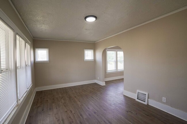 Building Photo - Freshly Renovated 4-Bedroom Home – Quality...
