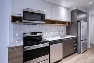 Building Photo - 9675 Av. Papineau