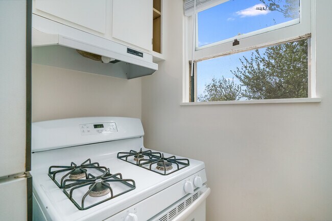 Building Photo - 1529 Union St