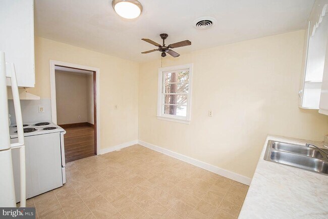 Foto del edificio - 827 Eastern Shore Dr