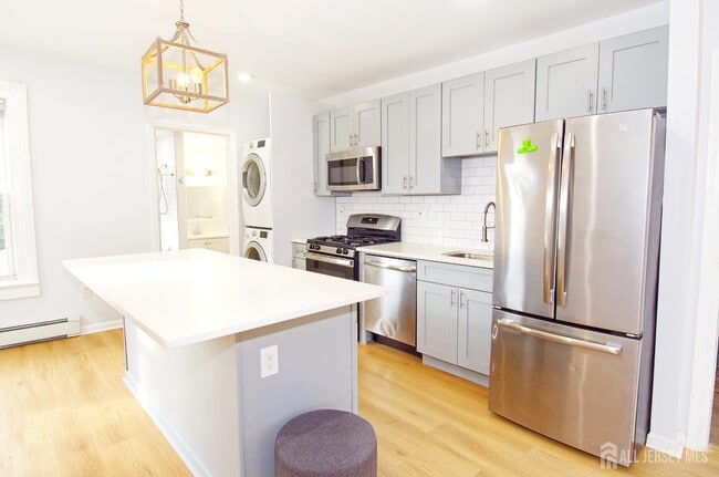 Building Photo - 1076 Fulton St