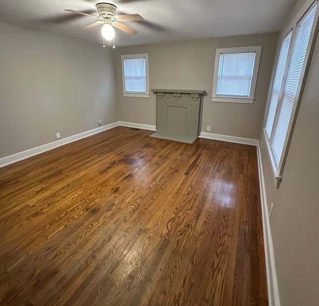 Building Photo - 2 Bedroom/1 Bathroom House - Florence,  AL