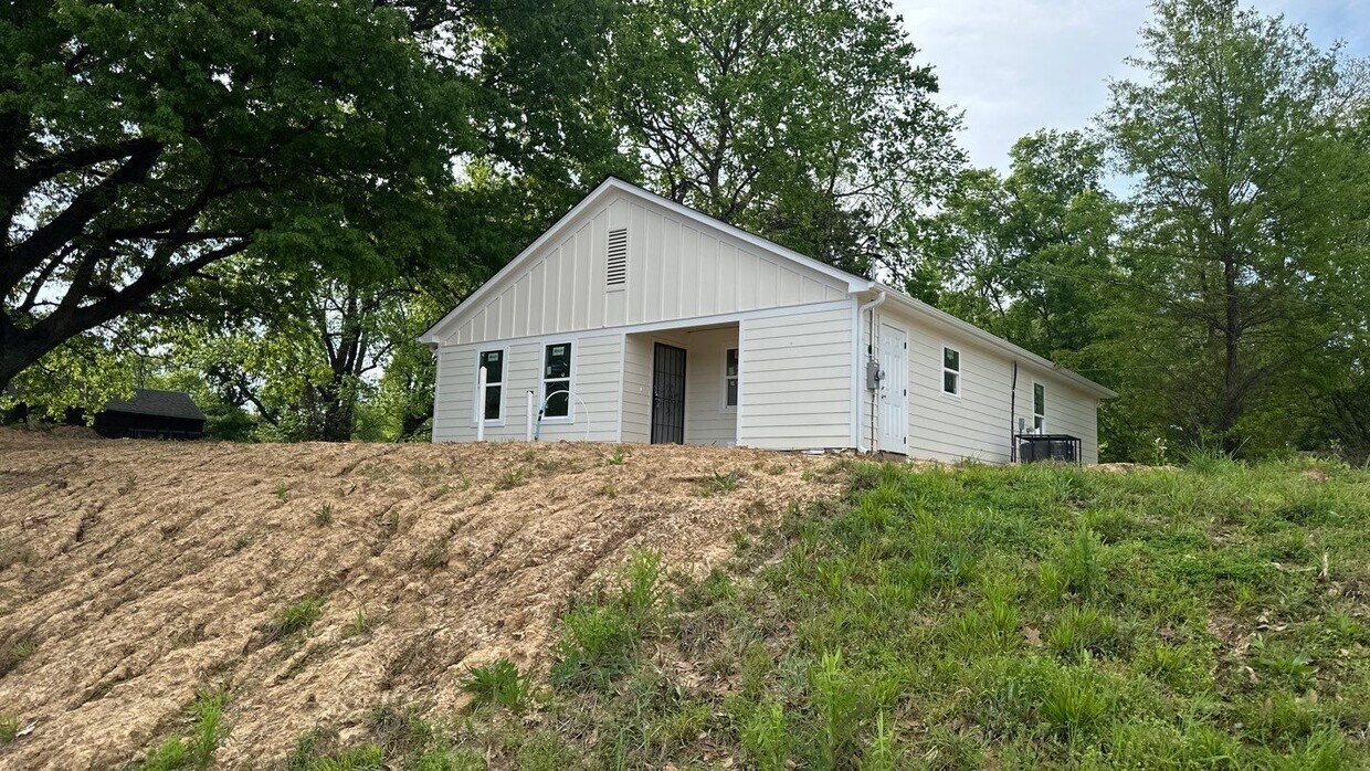 Building Photo - 297 E Raines Rd