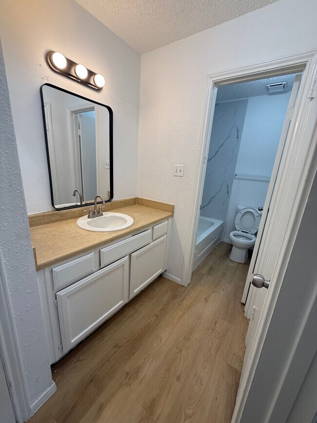 Foto del edificio - 812 Jefferson Ave