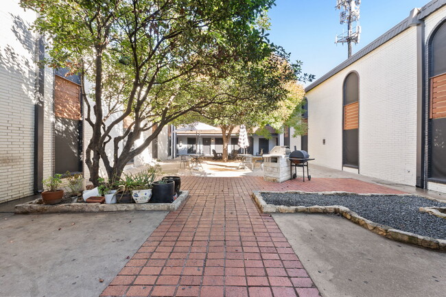 Building Photo - Anderson Flats Apartments