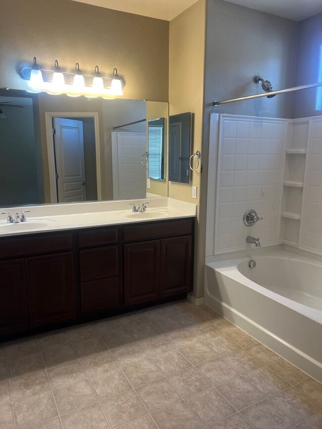 Building Photo - Queen Creek Rental