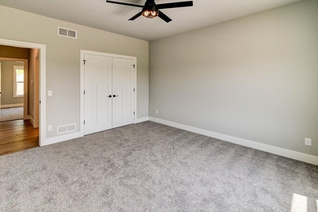 Building Photo - 2900 Blue Grass Dr